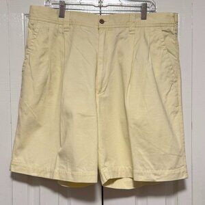 Men’s Natural Issue light yellow pleated front shorts size 38 - Like New